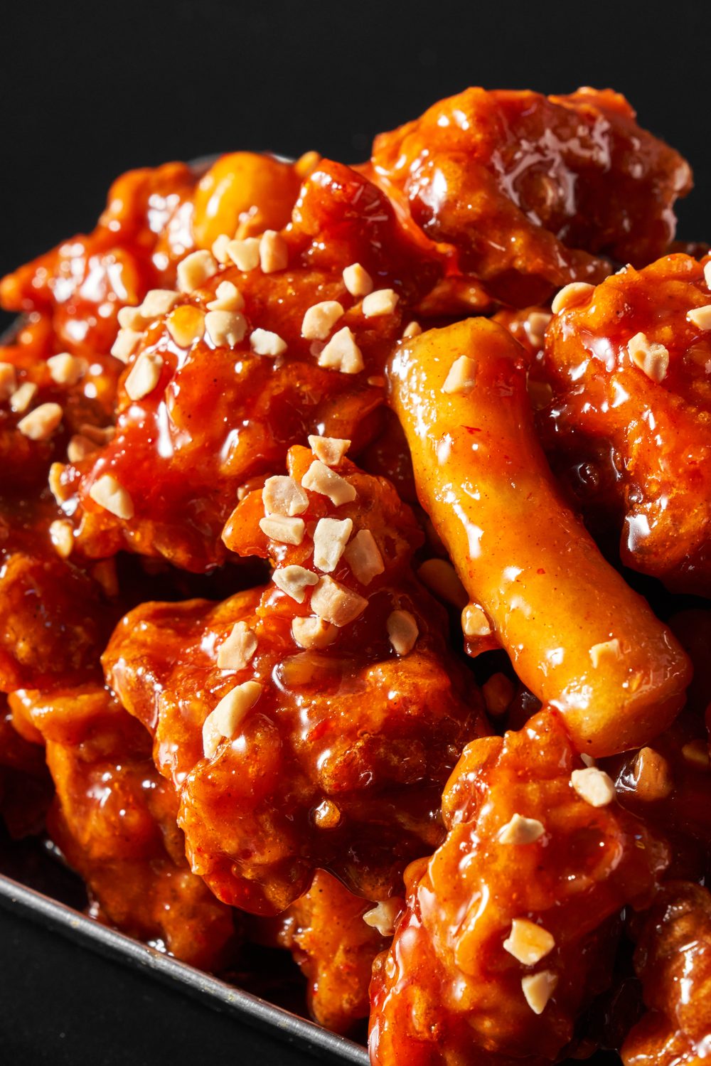 조청 코팅으로 윤기 나는 87닭강정